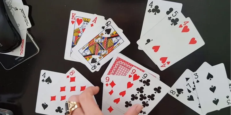 Có nên tố tiền lớn ngay từ đầu khi chơi ba cây không?